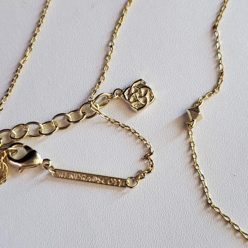 Kendra Scott Nola Gold Short Pendant Necklace in White Drusy Iridescent Sparkle - Picture 3 of 8